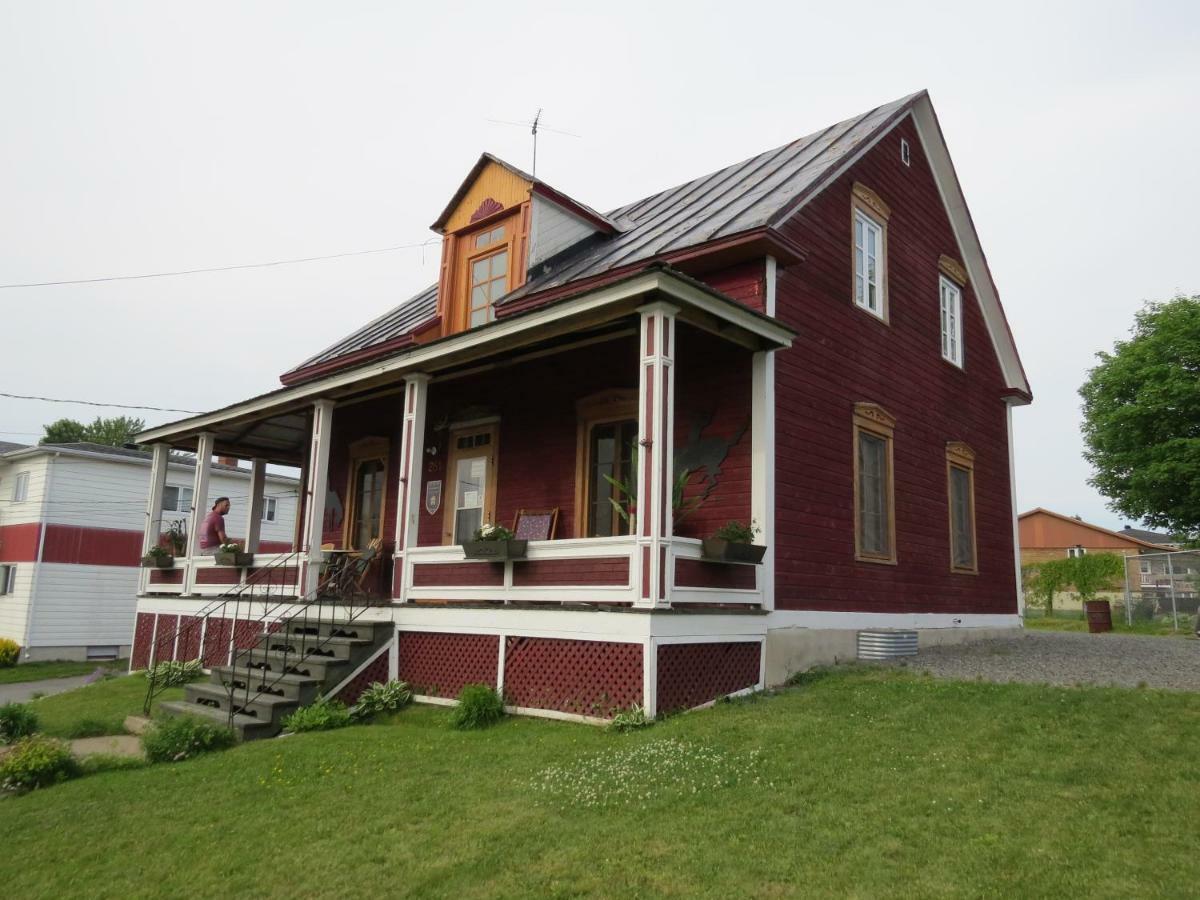 La Vieille Maison Rouge Saint-Tite Exterior photo